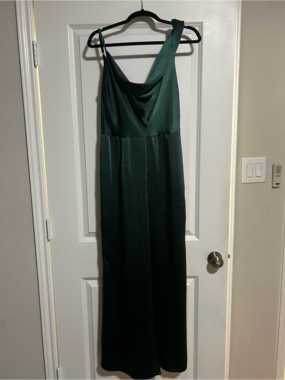 Lush Emerald Green One-Shoulder Pant Suit